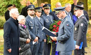 Pocta generálu Cháberovi proběhla tentokrát bez přeletu gripenů