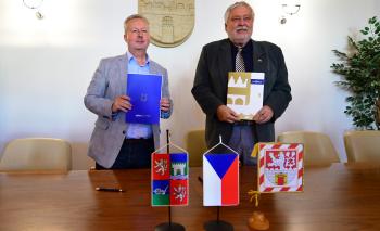 Město a kraj podepsaly smlouvu o společném postupu při přípravě sportovní haly